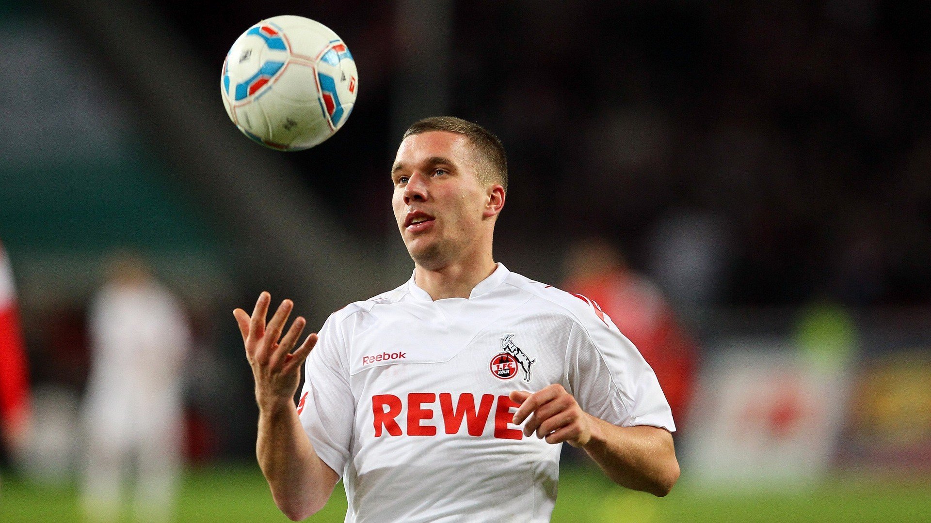 五大联赛裁判争议性判罚是否成为媒体热点话题，赛事裁判都来自哪里