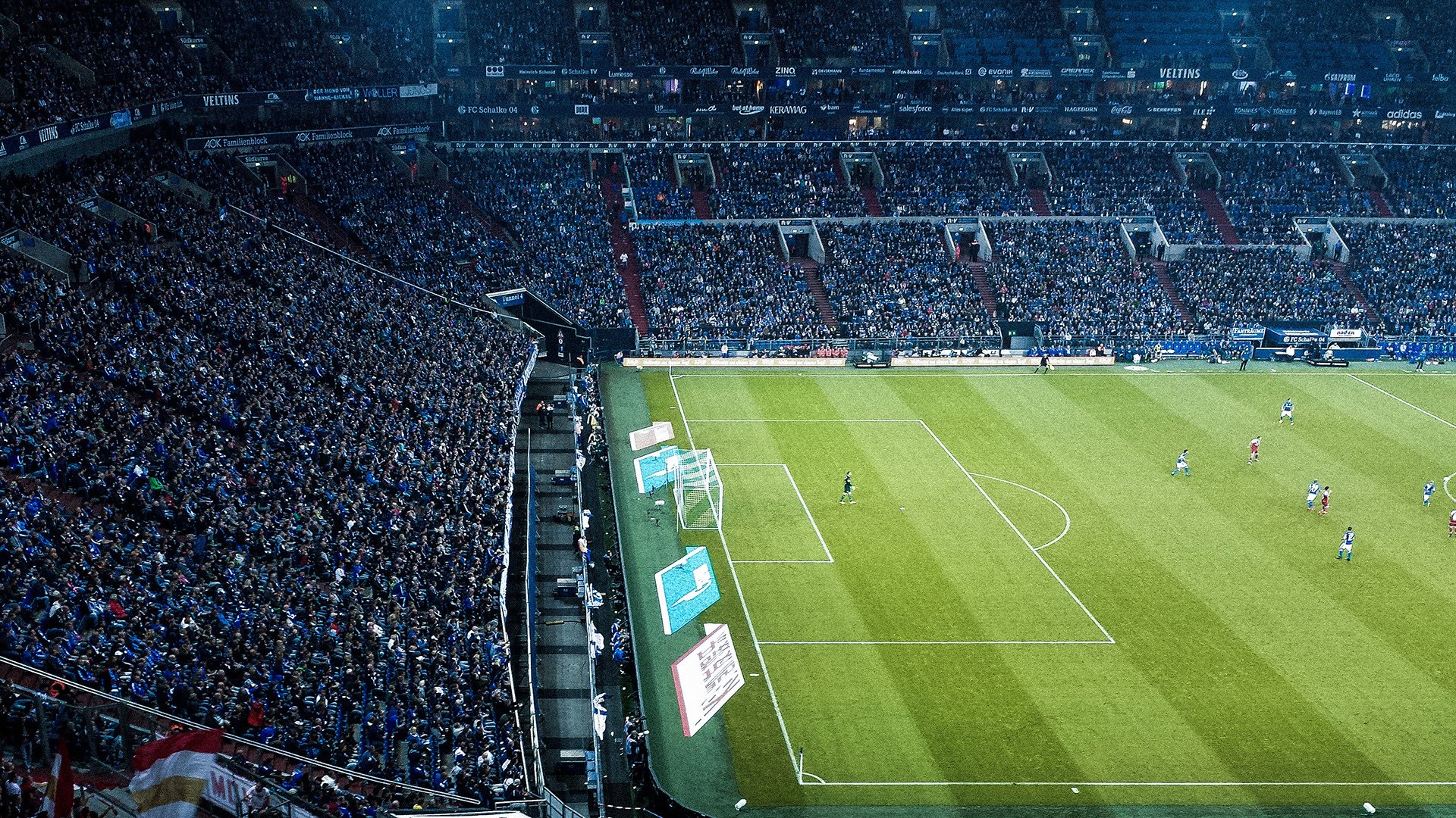 以足球为主题的数字艺术展在多个城市举办,彰显科技魅力,足球艺术品